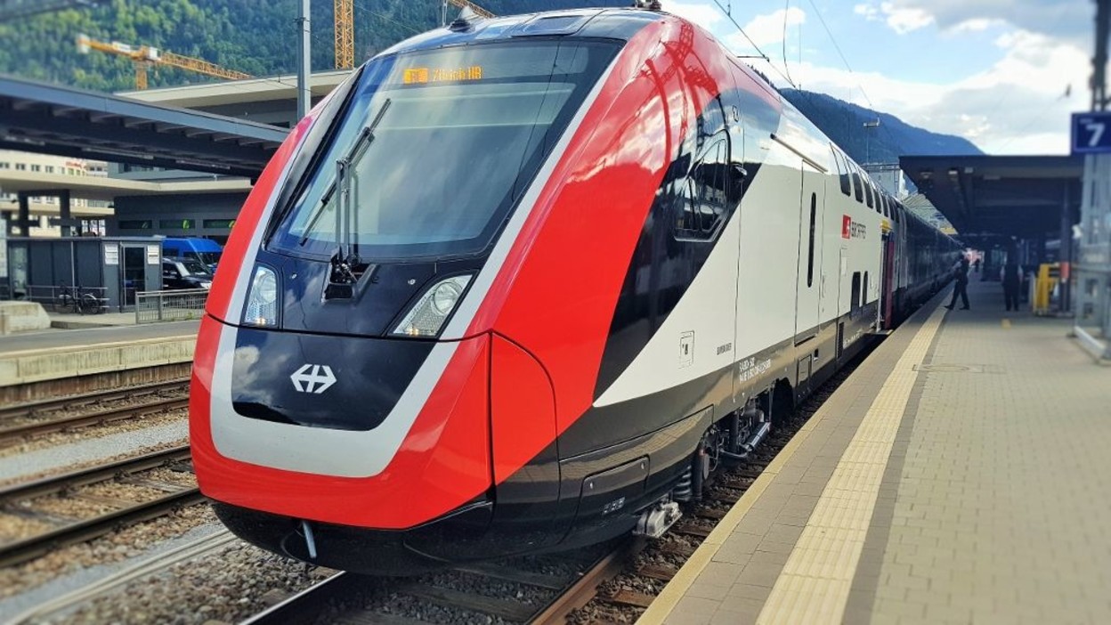 The front end a SBB LD/Twindexx train - note the red frames the black