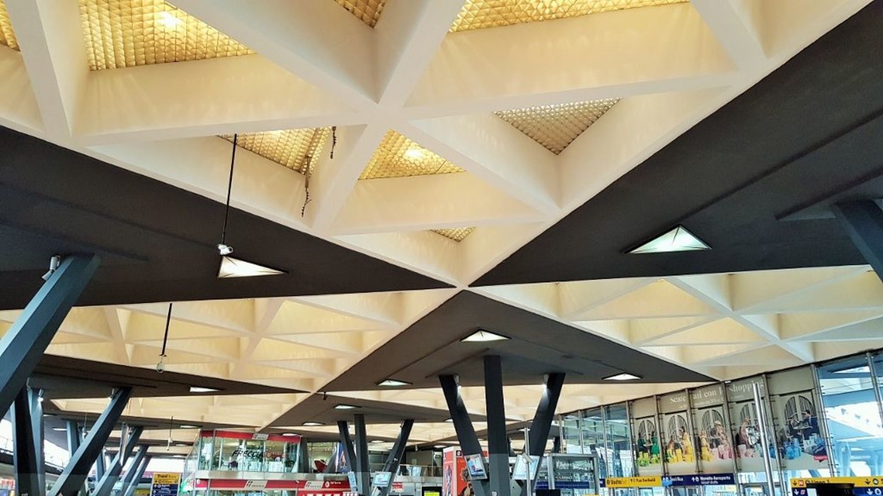 Looking across the main concourse at Napoli Centrale stazione