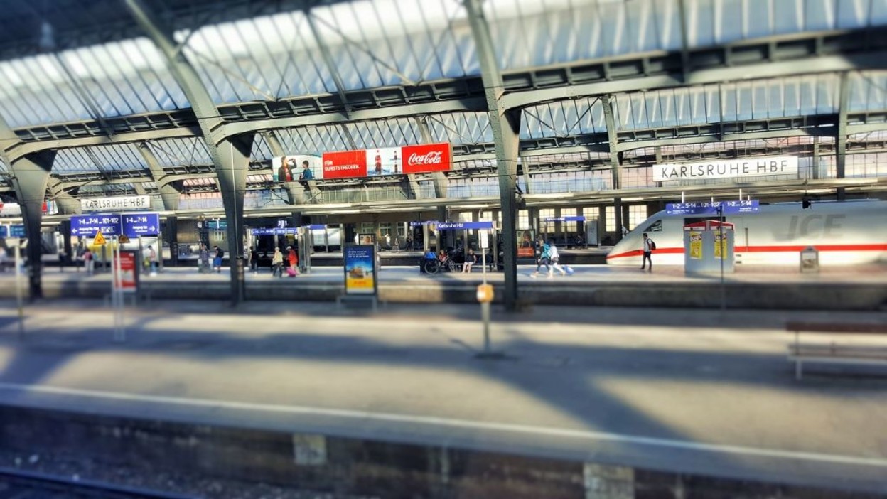 The platforms/gleis at Karlsruhe Hbf