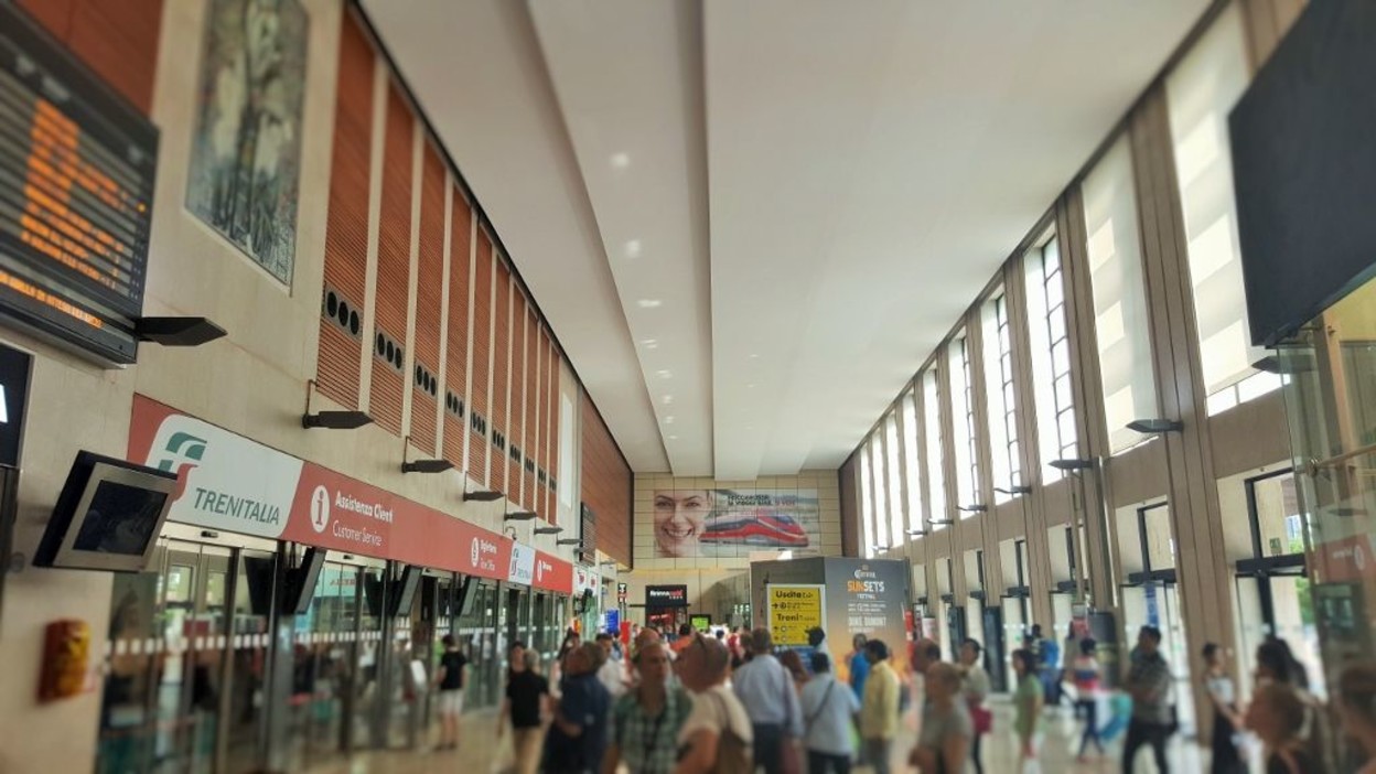 Inside the main hall at Padova station