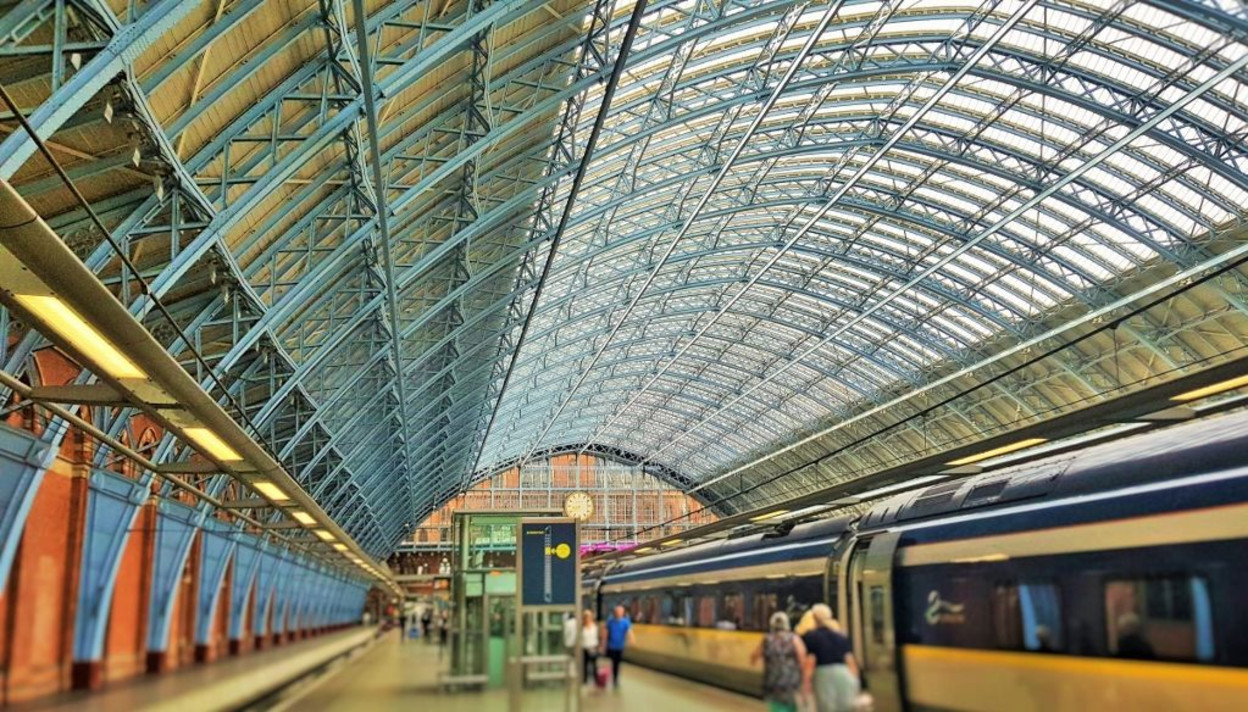 How to take a journey by train from Milan to London