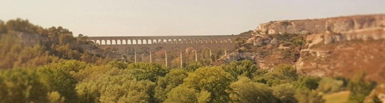 Look out for the Sommet Aqueduct, which is on the left after Aix-en-Provence TGV