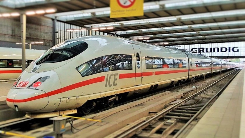 An ICE 3 (403) train as used on the  Munchen - Frankfurt - Essen route