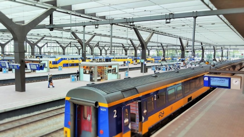 Looking down on the platforms/spoors at Rotterdam Centraal