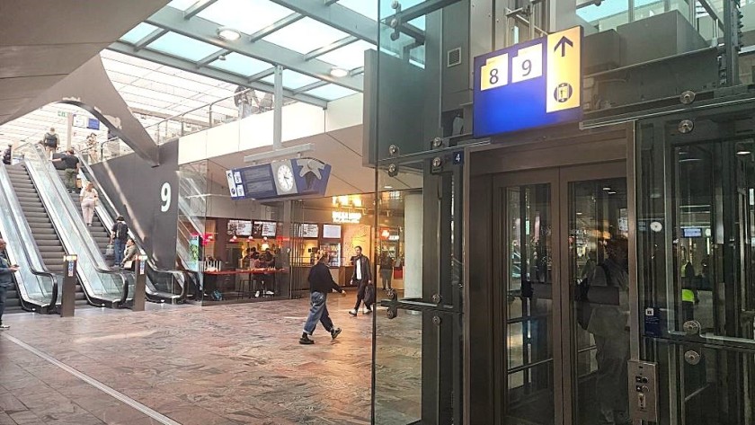 Looking from the platforms/spoors towards the concourse at Rotterdam Centraal station