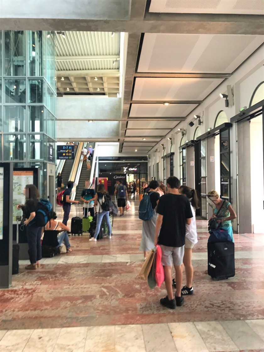 The Centre-Ville entrance hall on Place Auguste-Gilbert