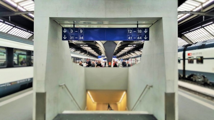 These staircases provide the shortcut to the other platforms, including those on the lower level