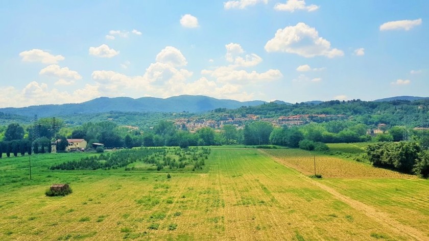 Flashing through Tuscany to the south of Florence