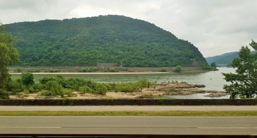 The north side of the Lorelei between Bingen and Boppard