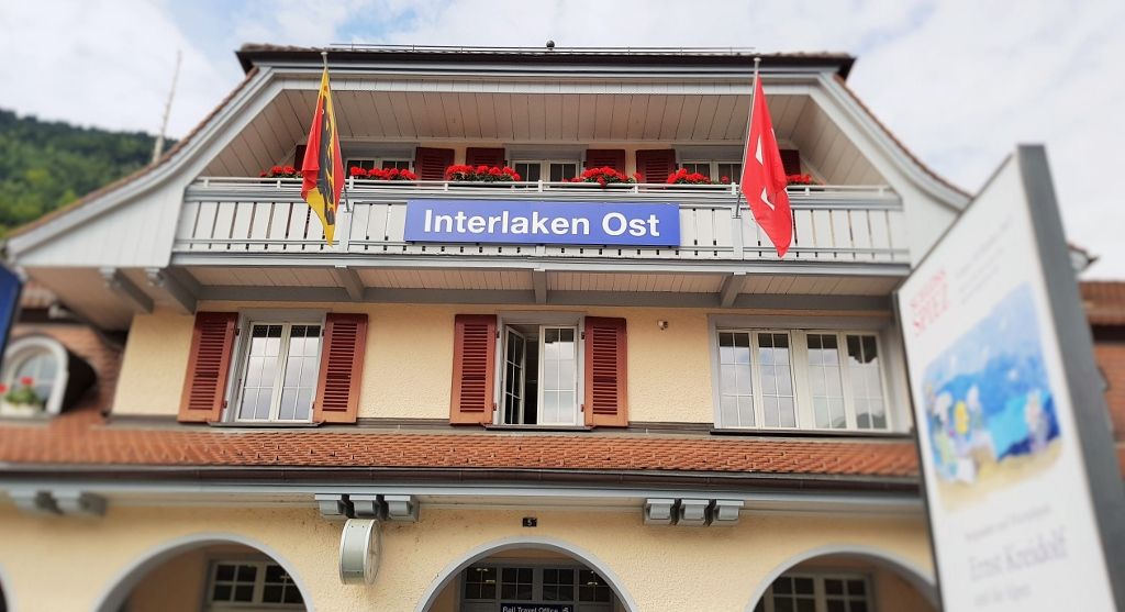 Using Interlaken Ost station ShowMeTheJourney