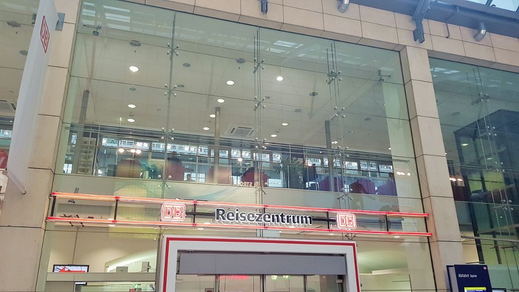 A Reisezentrum travel desk in a hauptbahnhof