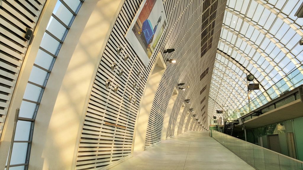 Optimum access to high speed train travel at Avignon TGV
