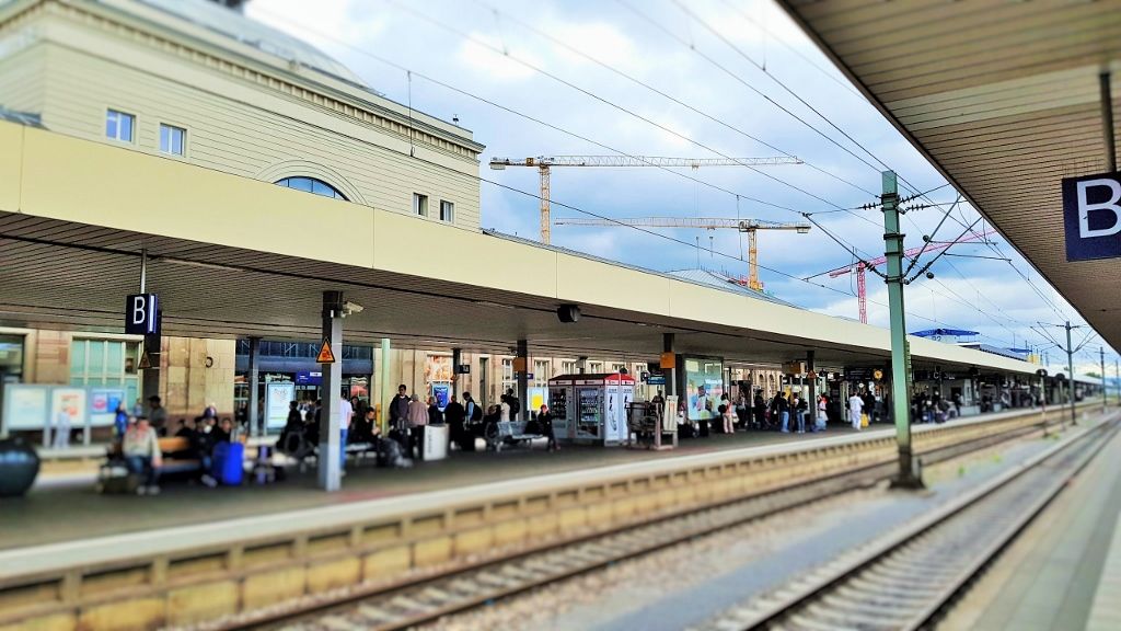 Zones marked on a German station platform