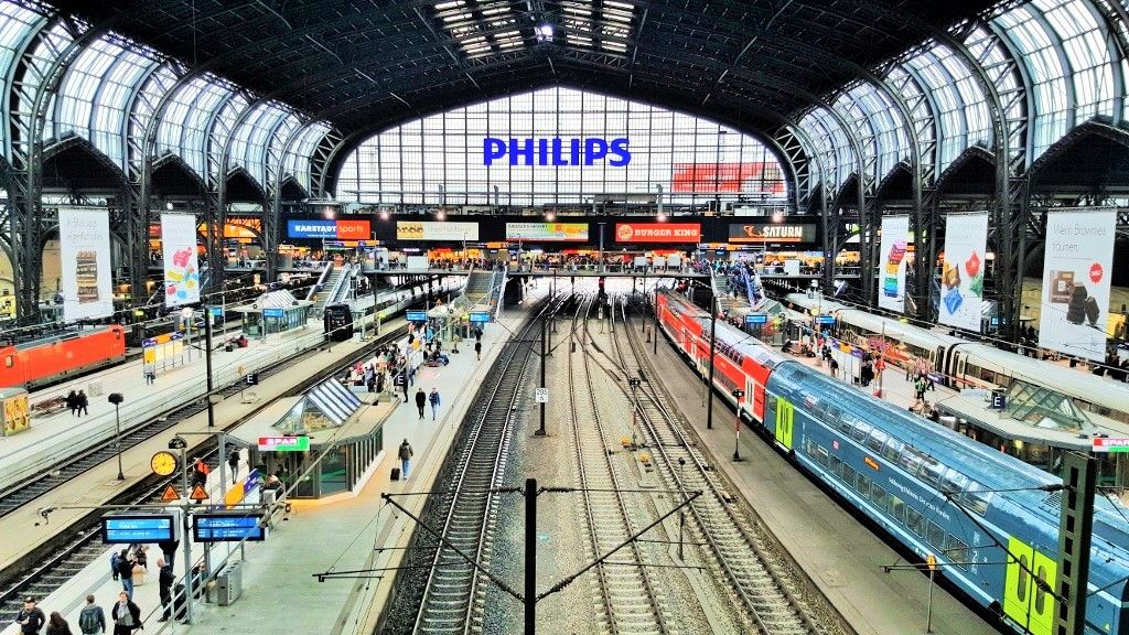 Hamburg Hbf is a magnificent space in which to watch trains come and go