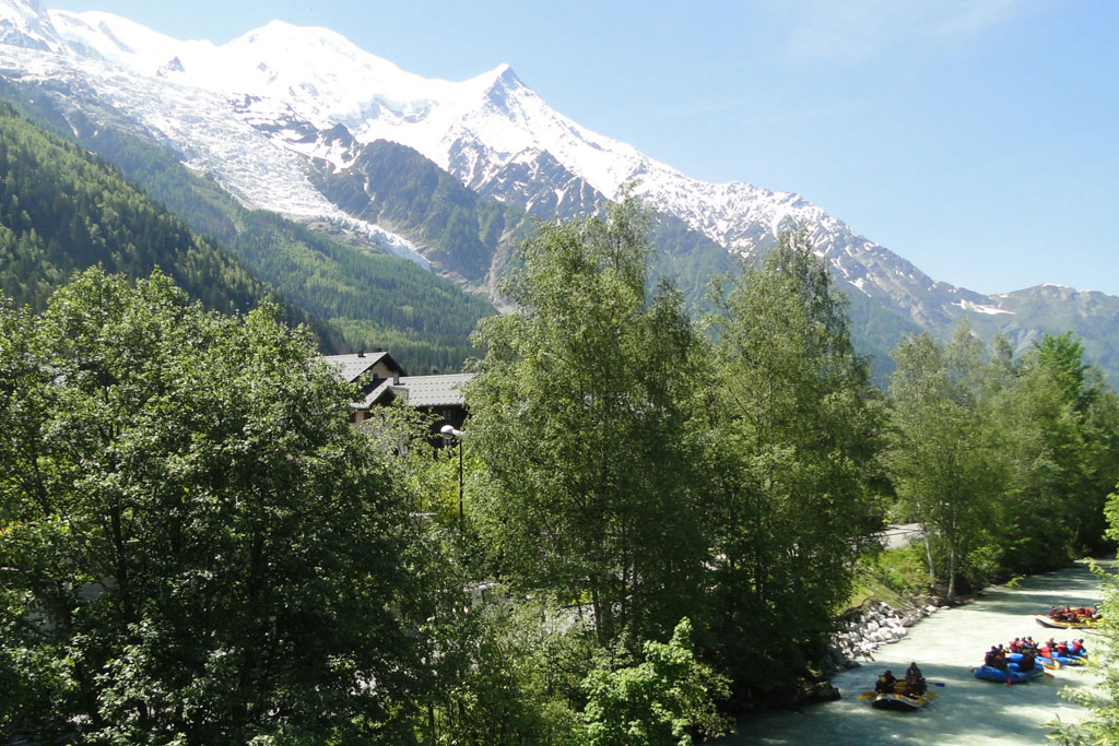raften bij chamonix met zicht op Mont Blanc