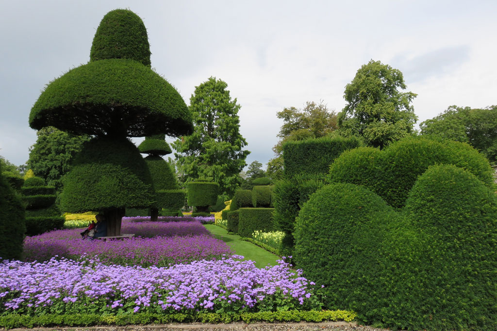 Topiary planten beeldentuin in Durbuy