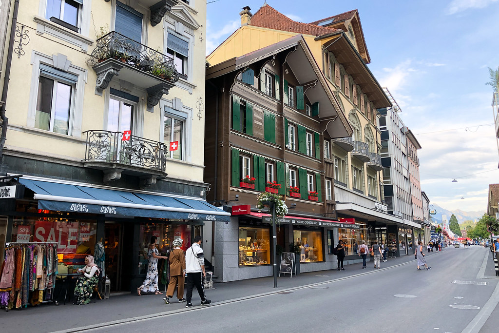 Centrale weg door Interlaken
