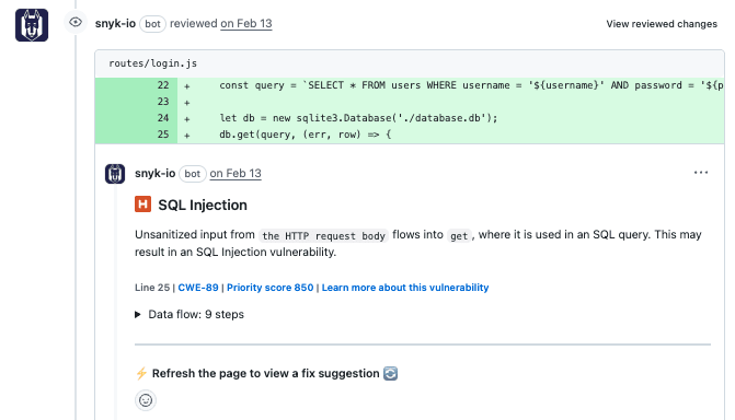 Bot de Snyk que señala una vulnerabilidad de inyección SQL en código JavaScript. La entrada del usuario, sin sanitizar, se inserta directamente en una consulta a la base de datos, lo que representa un riesgo de seguridad.