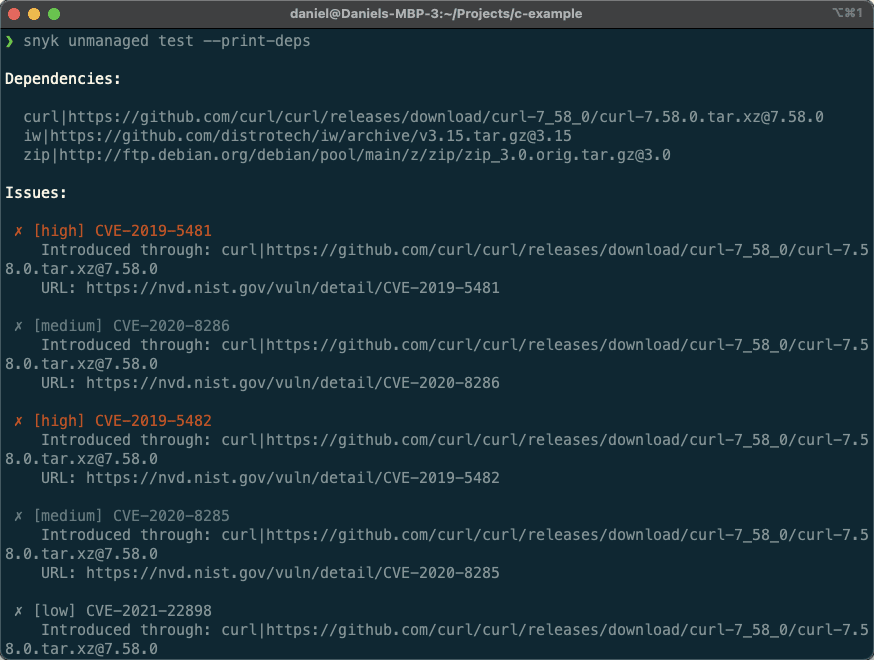 Terminal affichant les résultats de l’analyse des dépendances par Snyk, avec des CVE de gravité élevée, moyenne et faible dans curl et d’autres bibliothèques open source