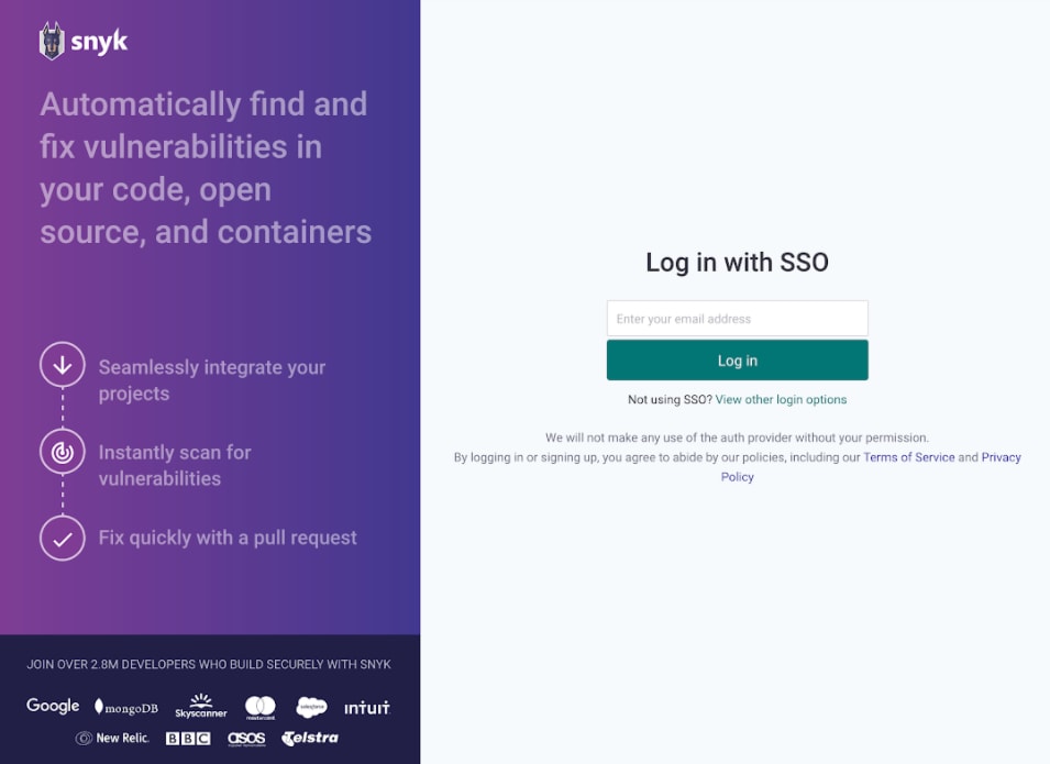 Page de connexion Snyk avec un champ e-mail pour l’authentification unique et un bouton de connexion, à côté d’un panneau violet présentant les fonctionnalités d’analyse des vulnérabilités