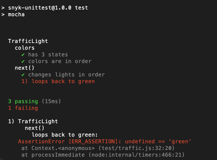 Salida de terminal de pruebas de JavaScript con Mocha: muestra tres pruebas aprobadas y una aserción fallida sobre un semáforo.