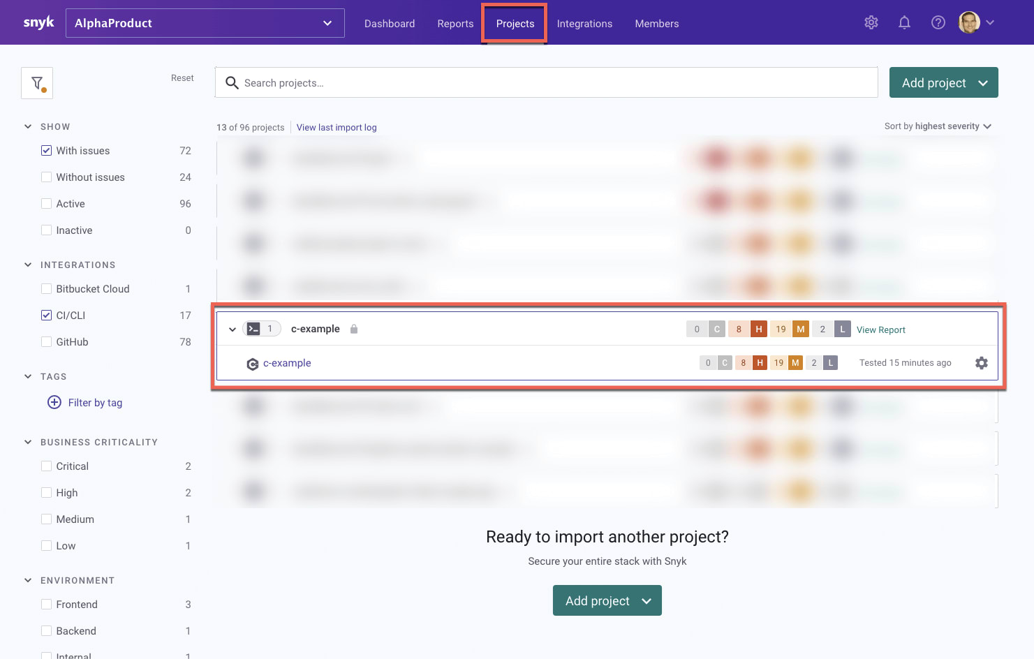 Page Projets de Snyk mettant en évidence le projet c-example, avec le nombre de problèmes de sécurité et un lien « Afficher le rapport ».