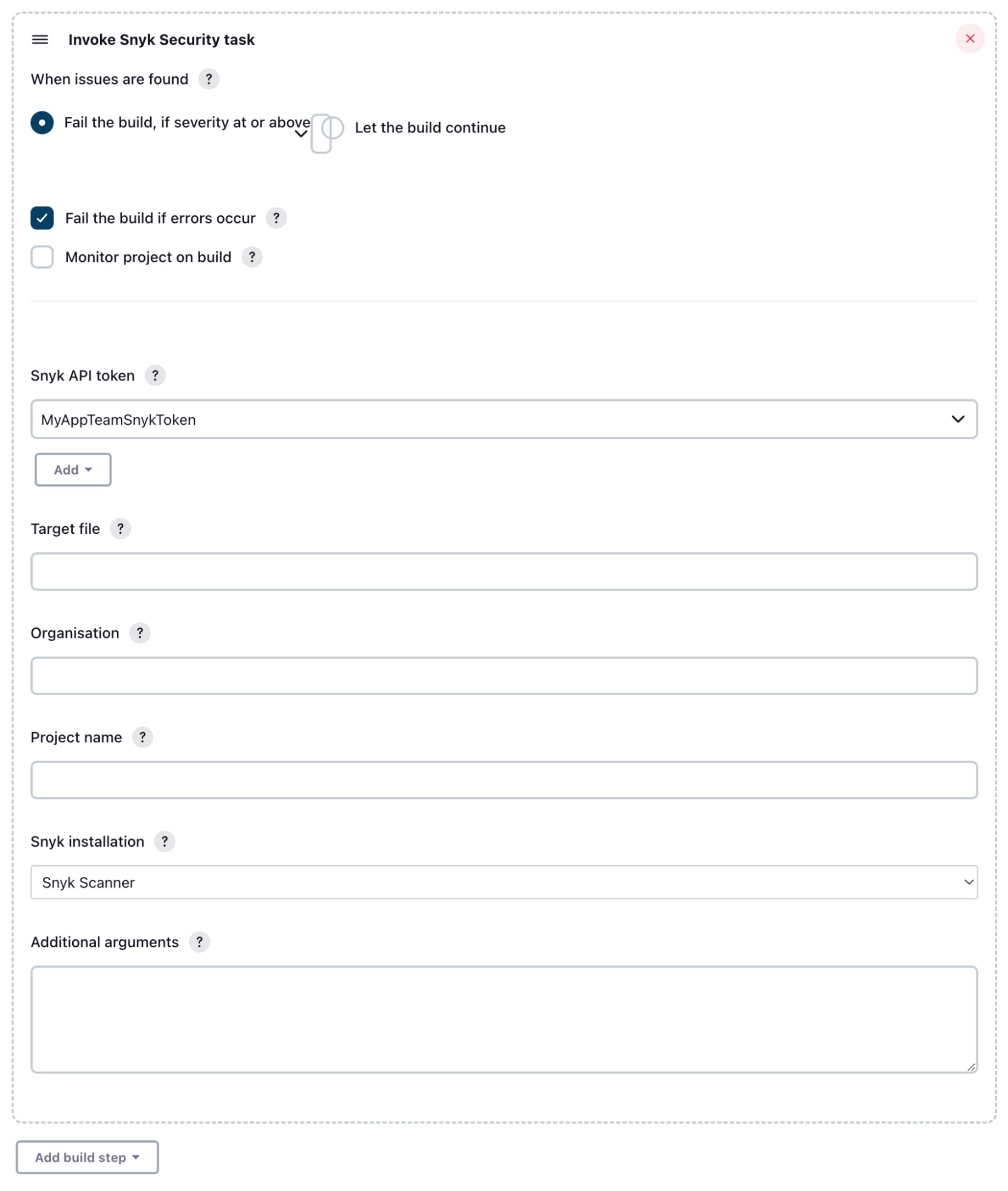 Jenkins-Konfigurationsbildschirm für eine Invoke-Snyk-Security-Aufgabe mit Einstellungen für fehlgeschlagene Builds, API-Token, Projektfeldern und der Auswahl des Snyk-Scanners