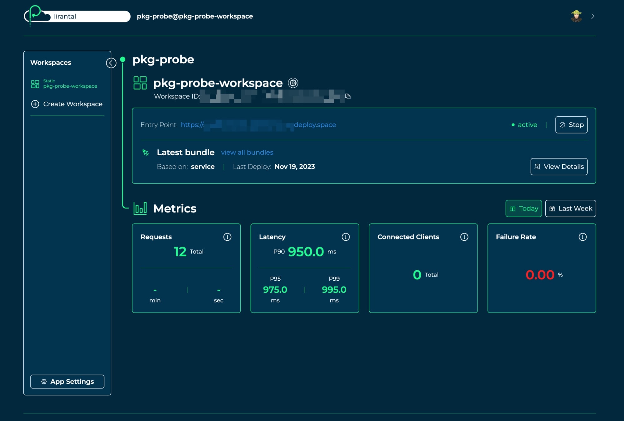 Painel do espaço de trabalho da Platform mostrando uma implantação ativa de pkg-probe, detalhes do pacote mais recente e métricas de solicitações, latência, clientes conectados e taxa de falhas.