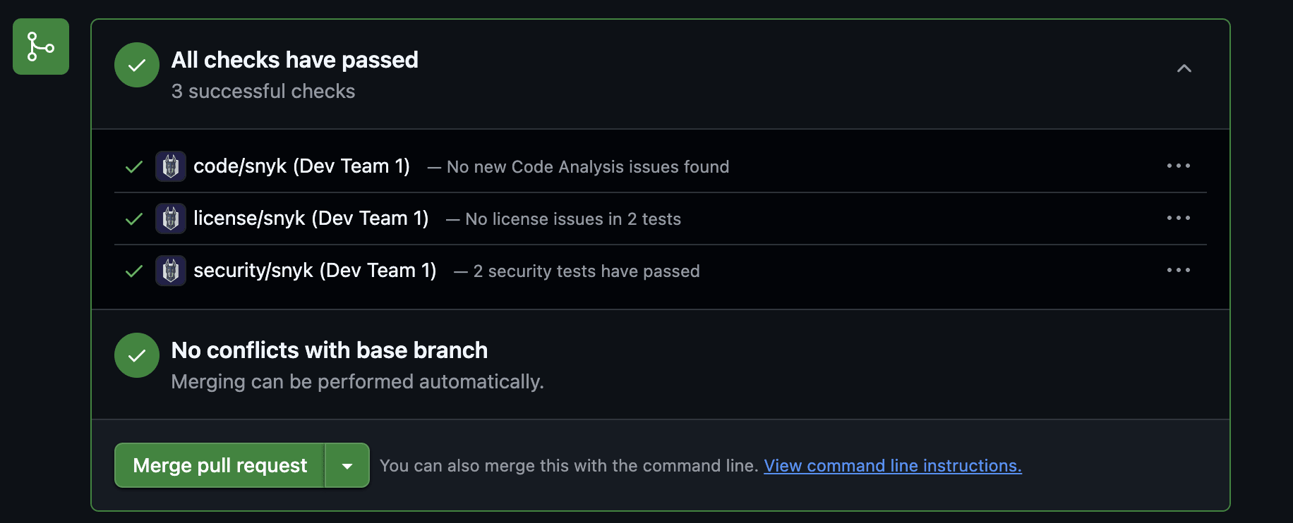 Interfaz de pull request de GitHub que muestra que se aprobaron las verificaciones de Snyk Code, licencia y seguridad, sin conflictos de fusión y con el botón verde Merge pull request.
