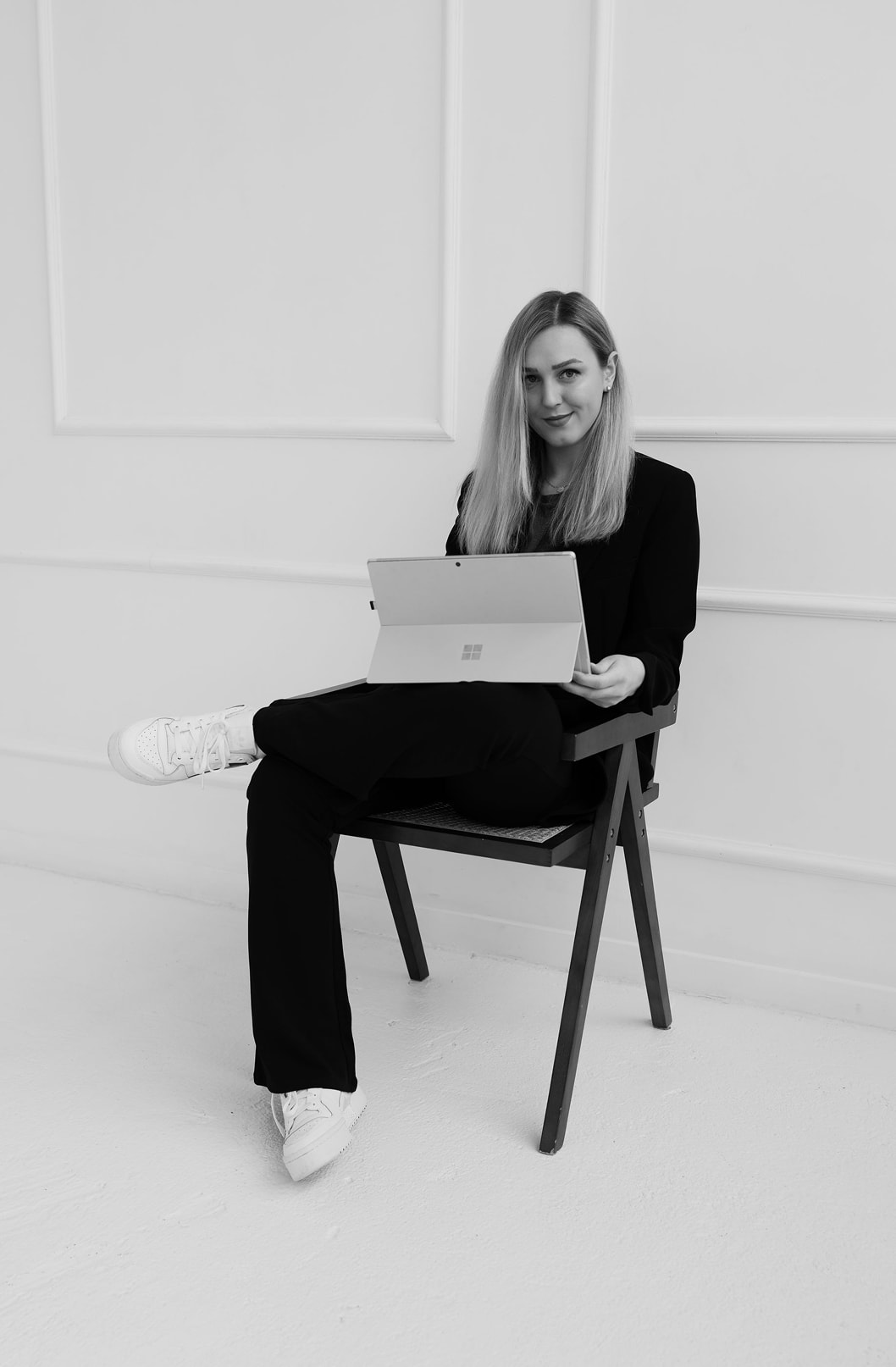 Viktoria, UX/UI designer, working at her desk