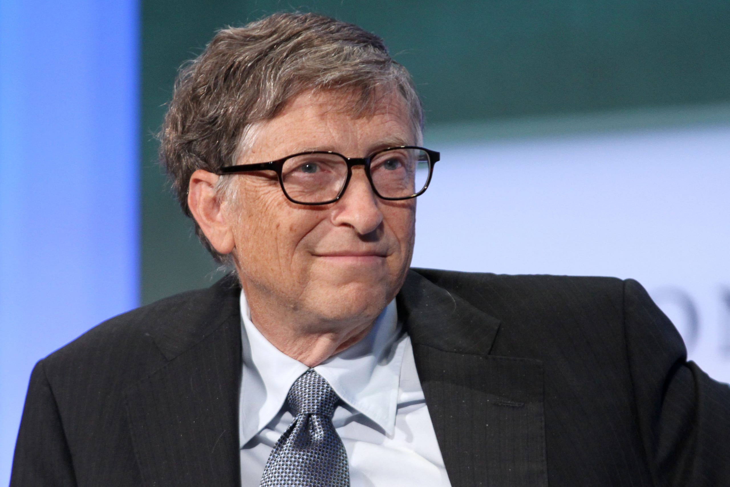 Report shows 2325 billionaires worldwide. But over 900 million people