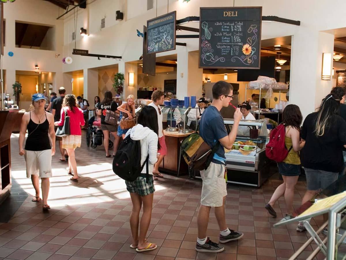 Loyola University Chicago summer dining hall