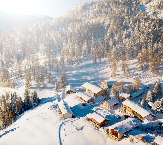 Guarda Val Lenzerheide et ses chalets tricentenaires - rénovation d'un hameau-hôtel inspirant