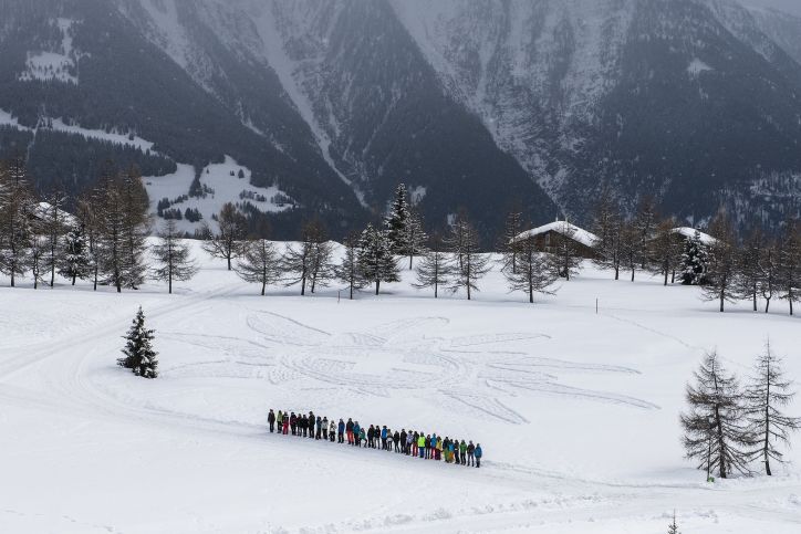 Logo ST dans la neige