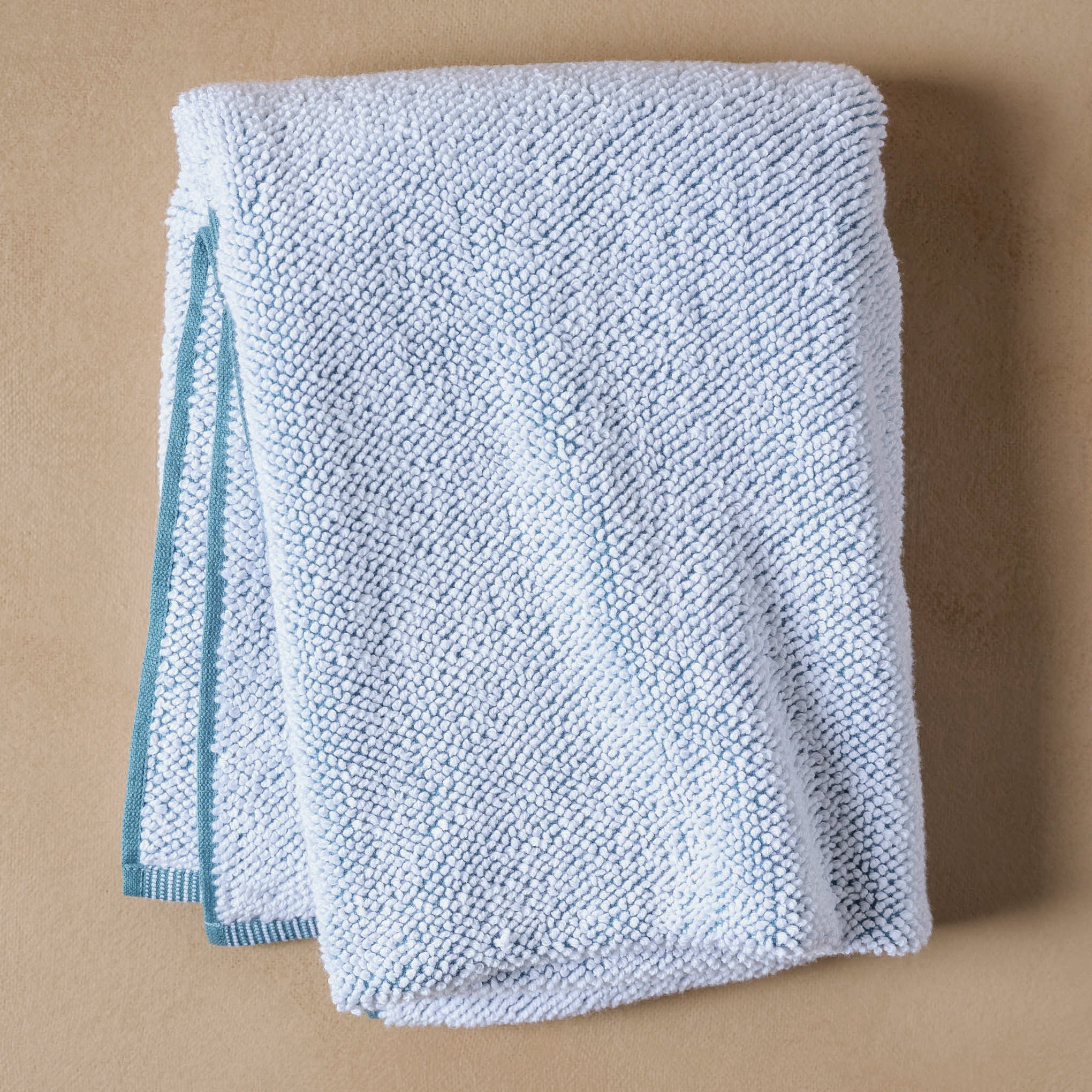 Magnolia Luxury Hotel Bath Towels 27X56 17 lb Super Plush Ring Spun  Cotton with Elegant Border - Case of 36