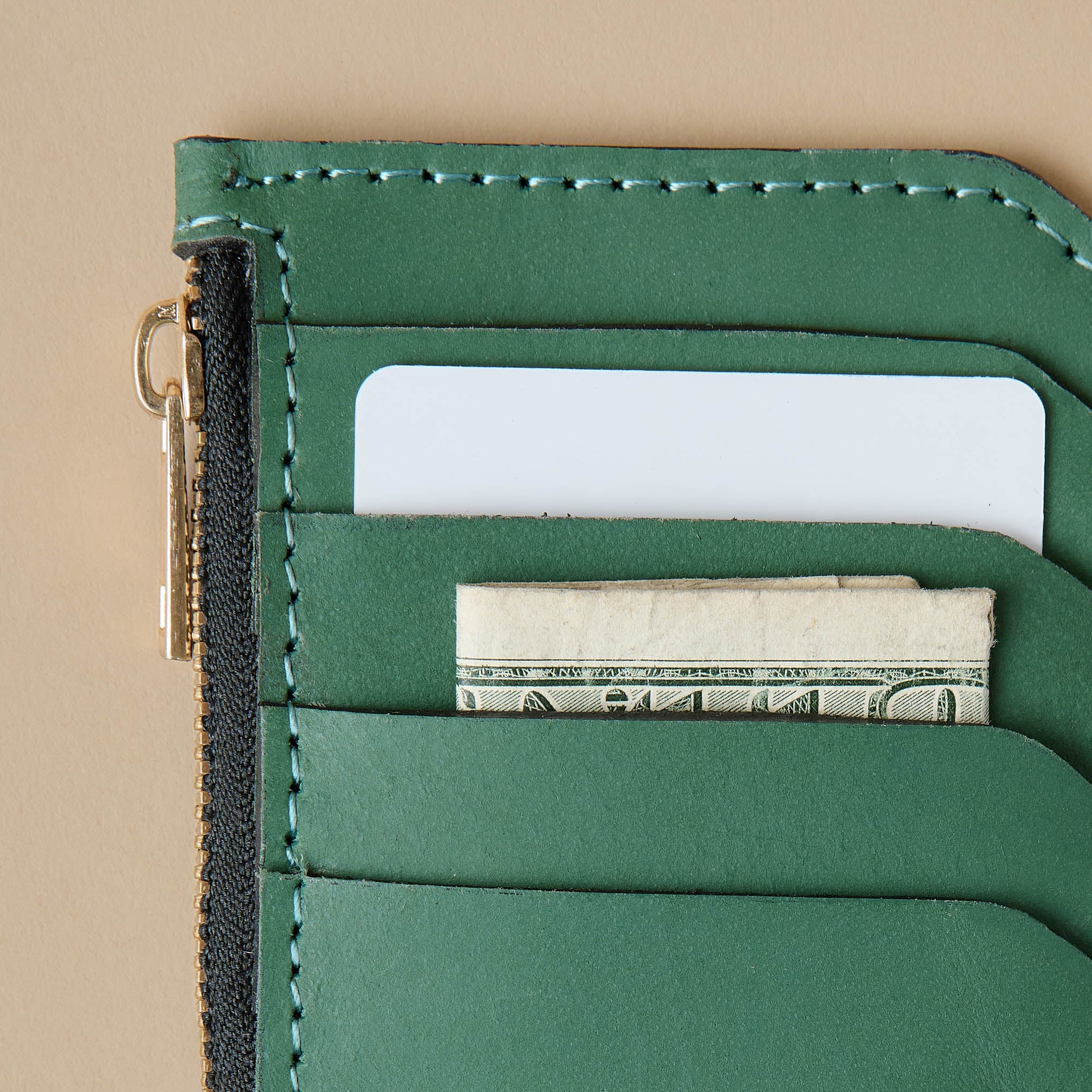 LEATHER CREDIT CARDHOLDER - THE ESSENTIAL COLLECTION