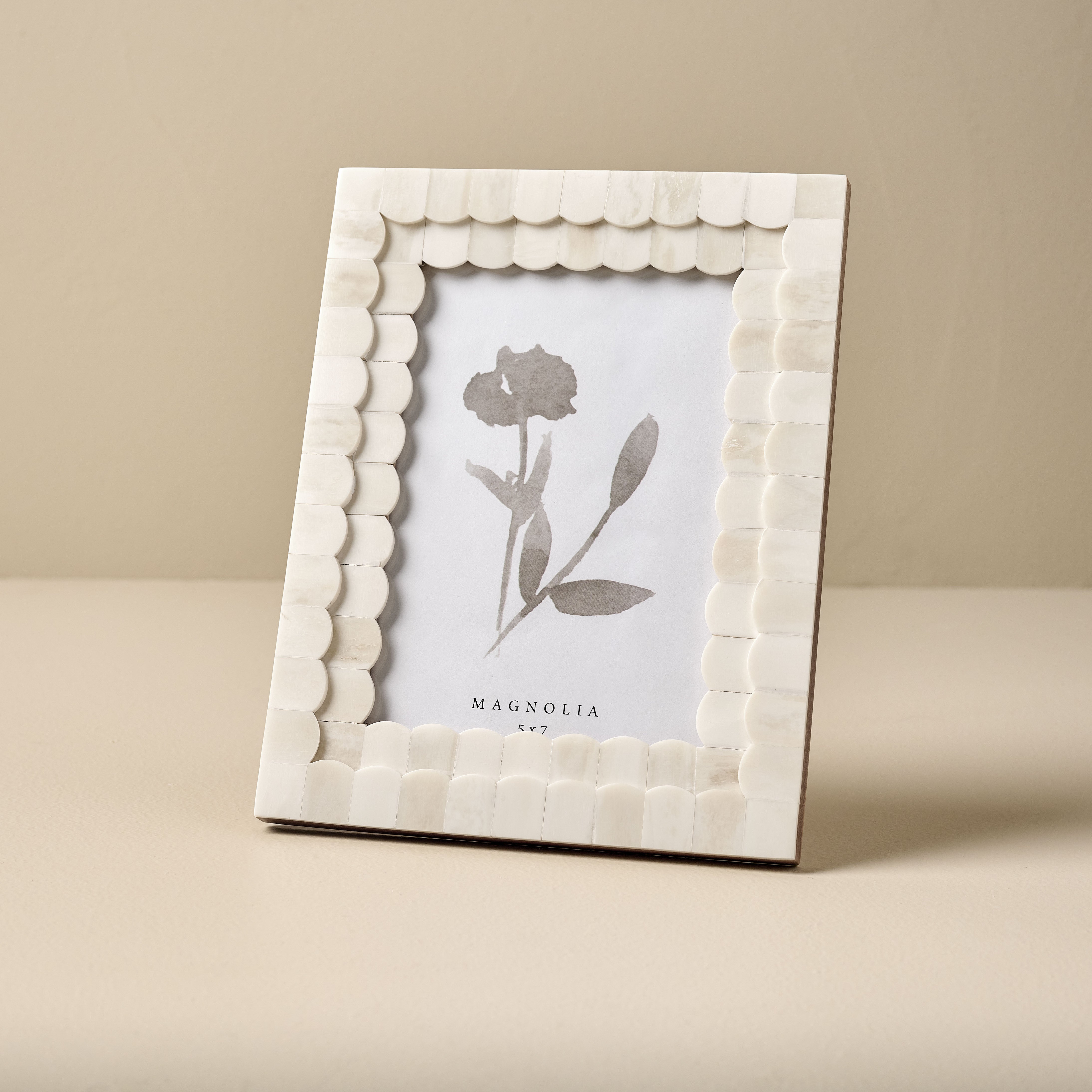 Joan Scalloped Photo Frame - Magnolia