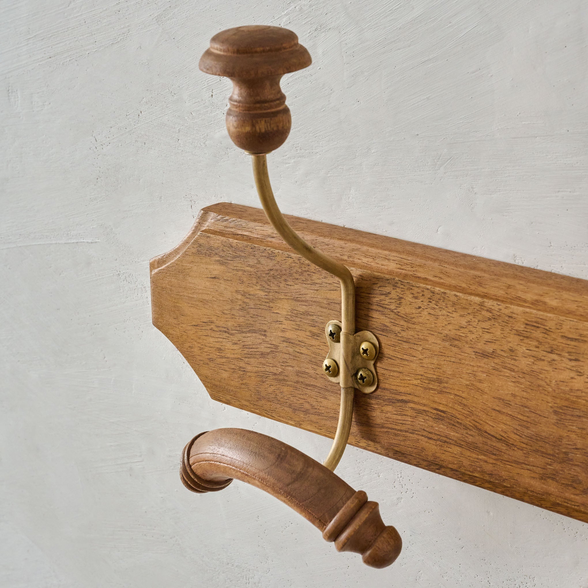 Oliver Antique Inspired Wooden Hook Rack Magnolia