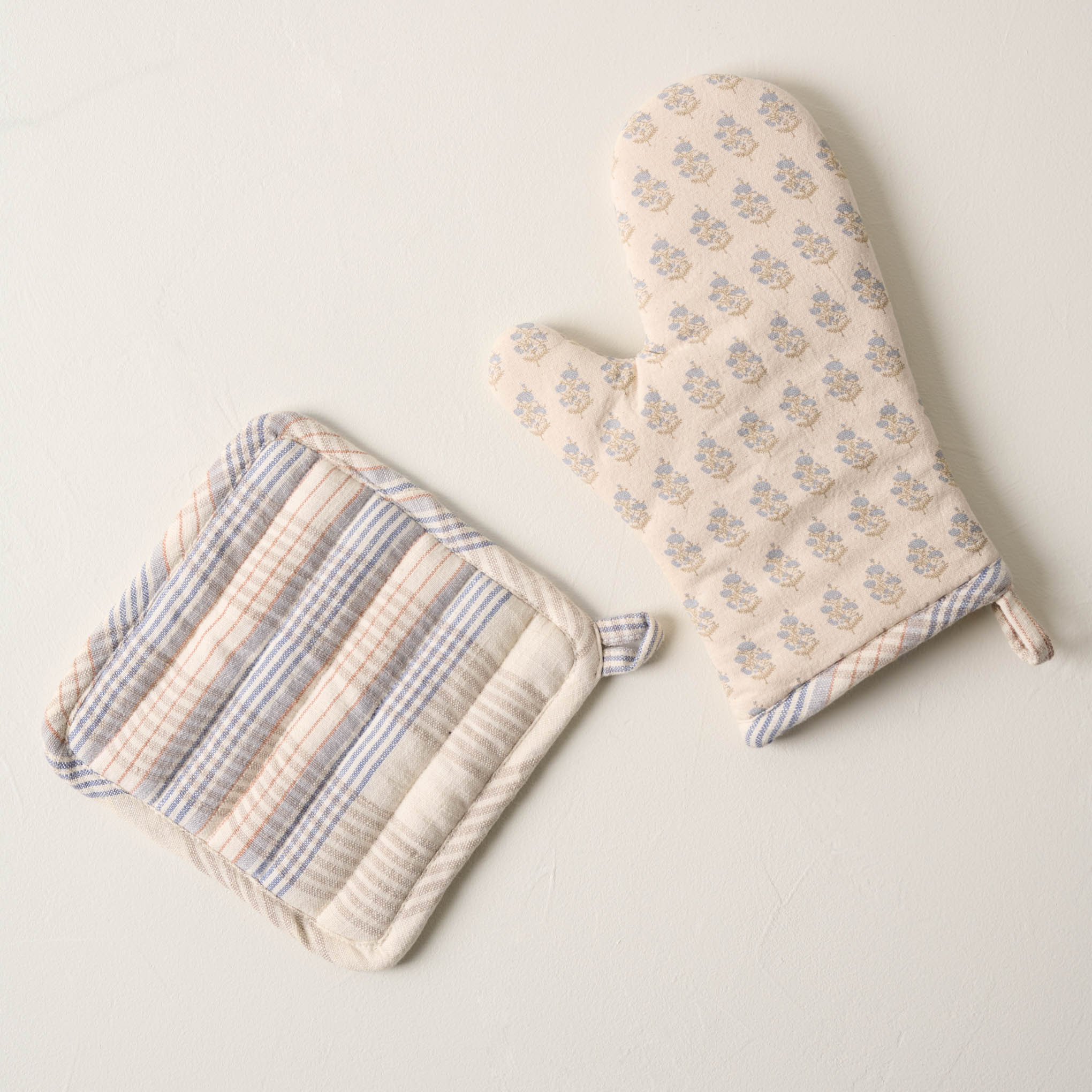 Oven Mitt & Potholder Set in Oatmeal