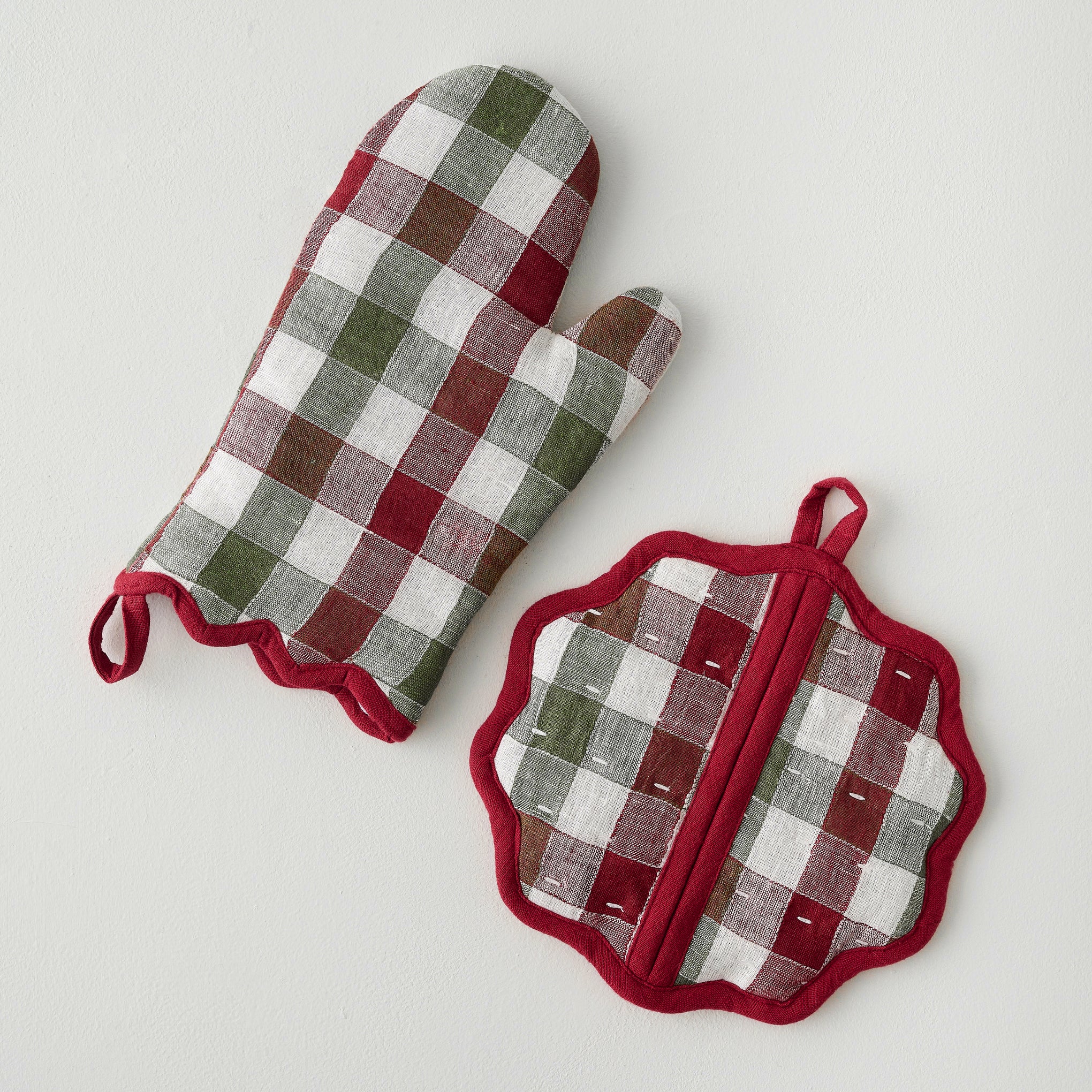 Holiday Gingham Oven Mitt + Pot Holder Set