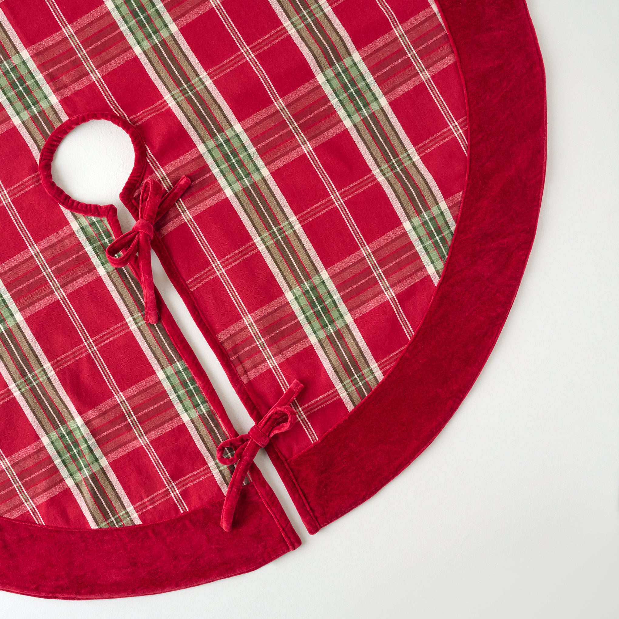 Vintage Christmas Plaid Tree Skirt Magnolia
