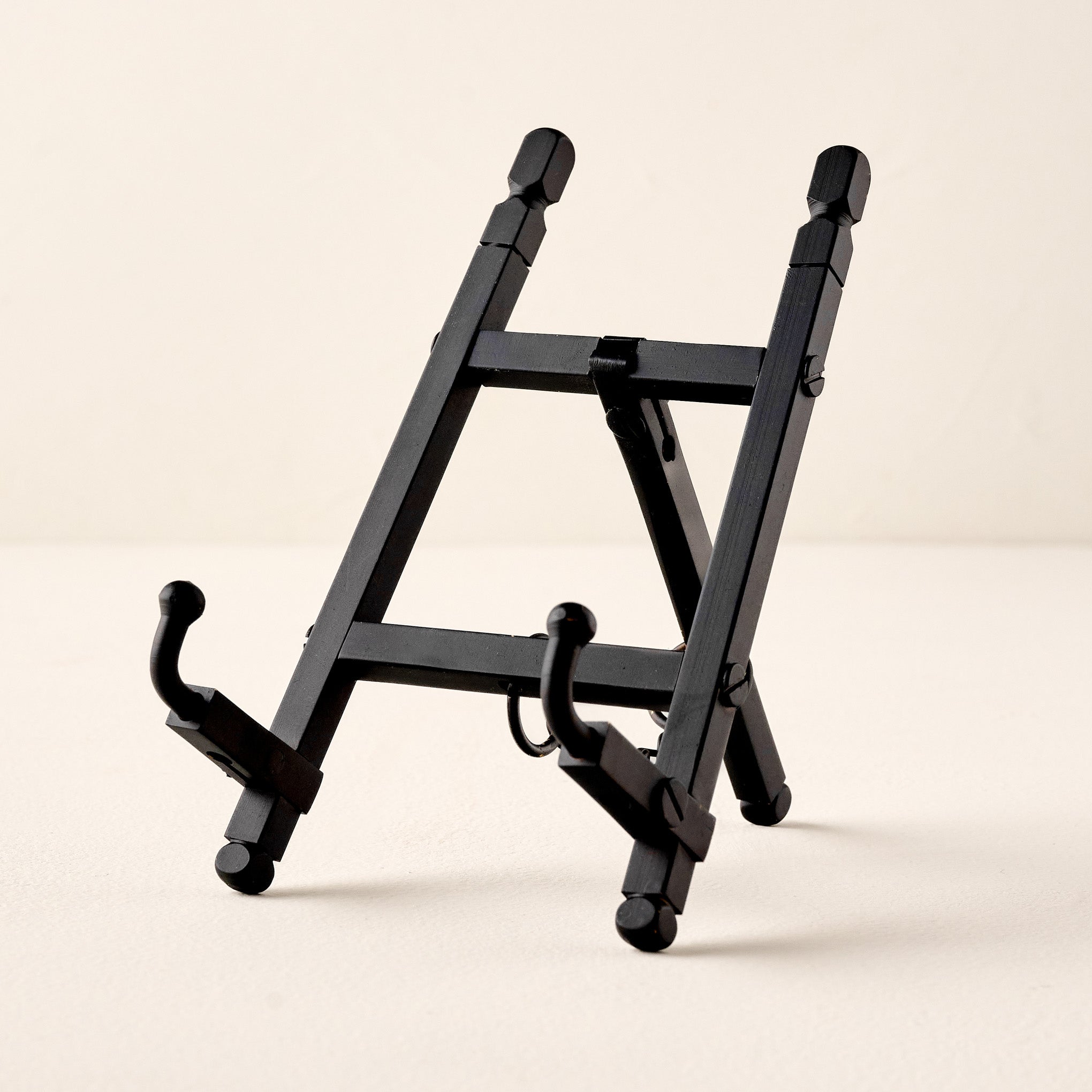 Matte Black Shelf Easel