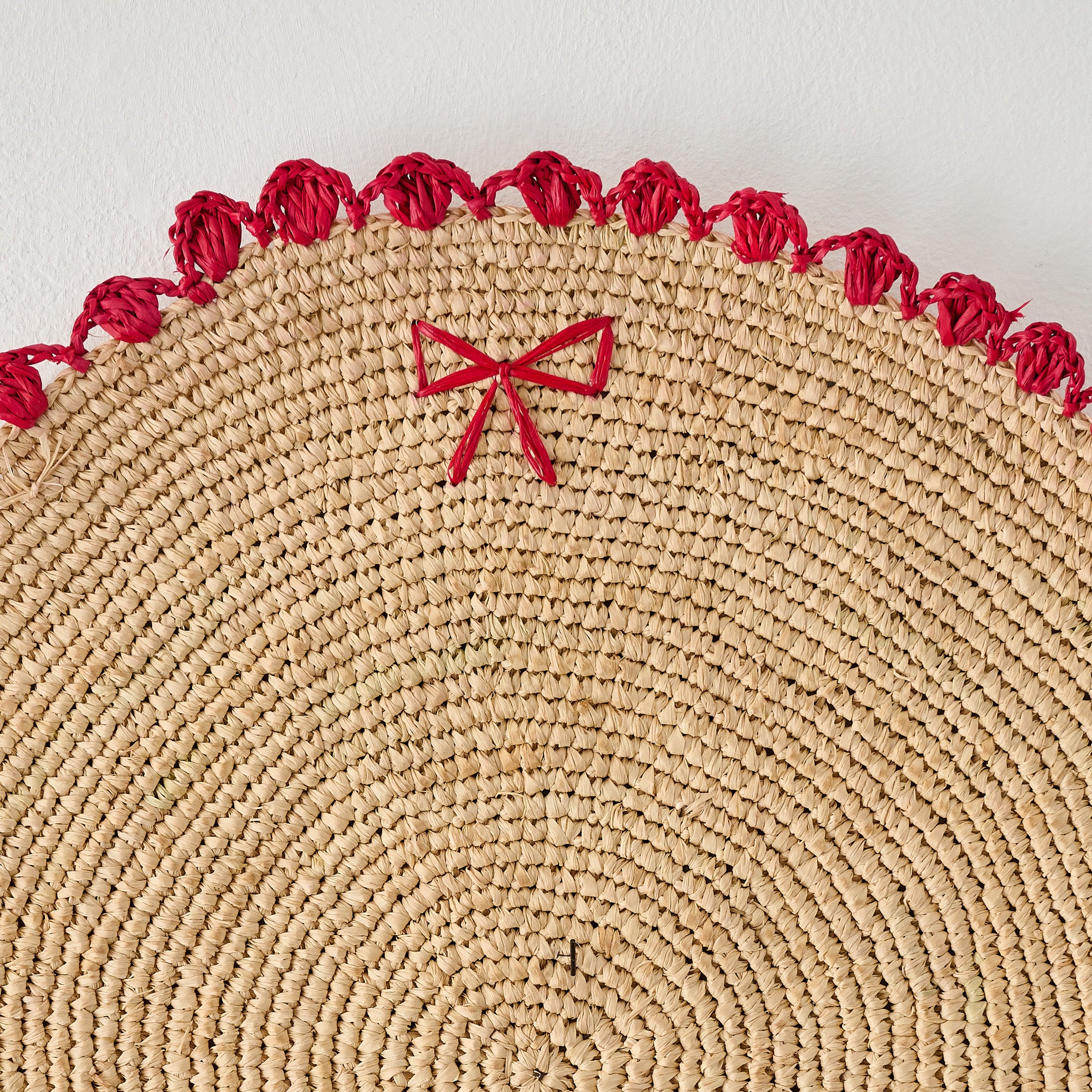 Red Scalloped Bow Placemat up close