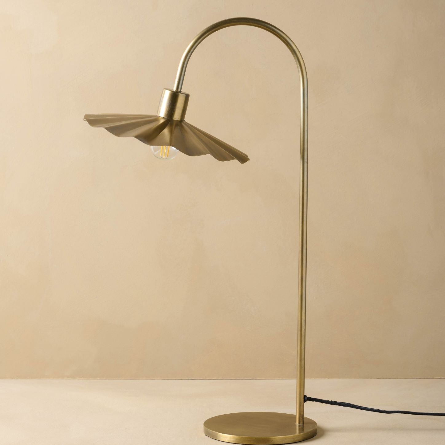 WOVEN METAL LAMP BASE IN ANTIQUE BRASS FINISH