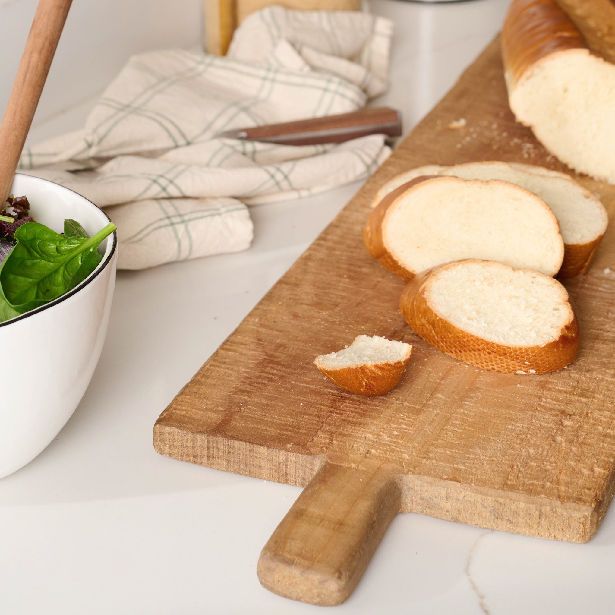 Mango Wood Round Bread Board - Magnolia