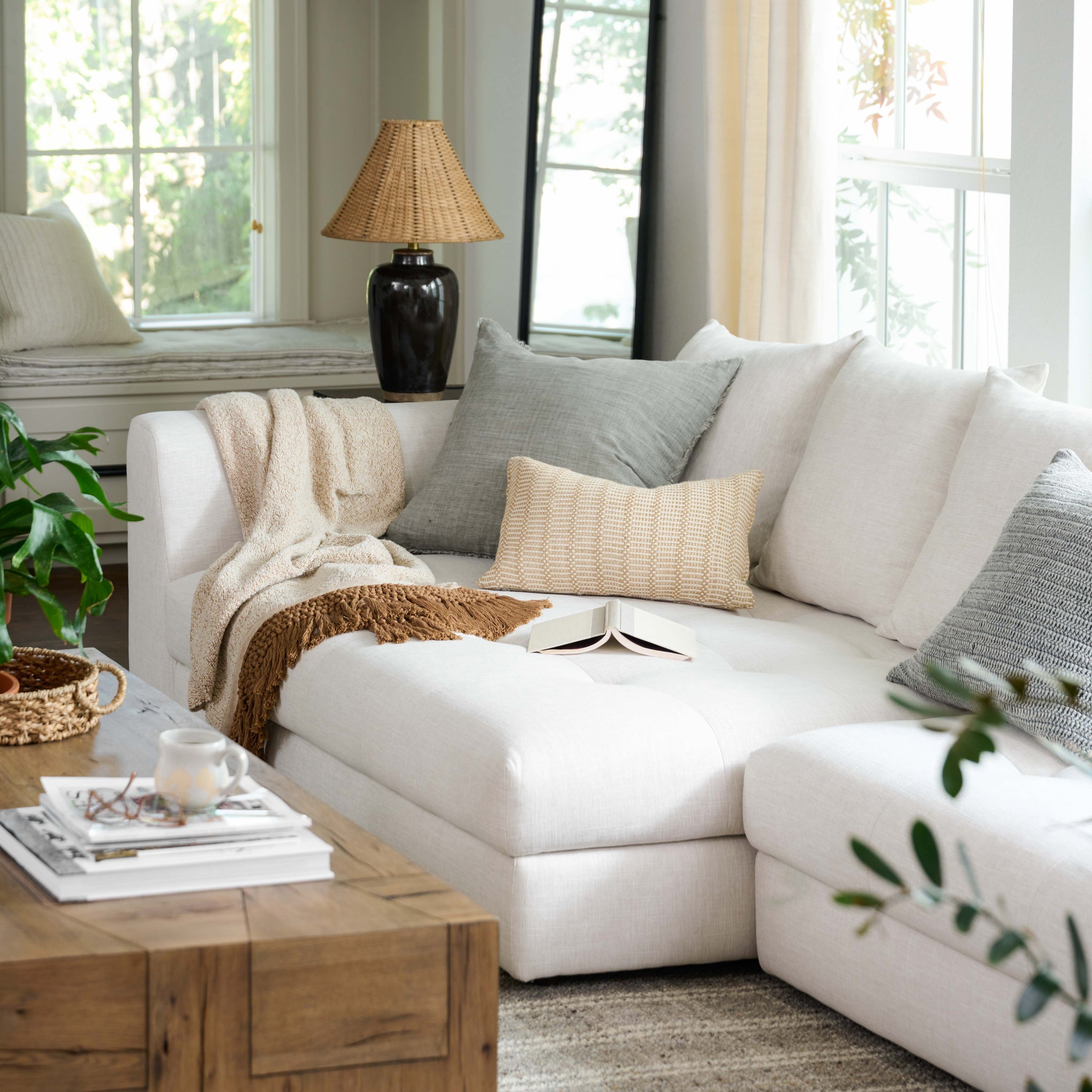 Finch Sectional Magnolia