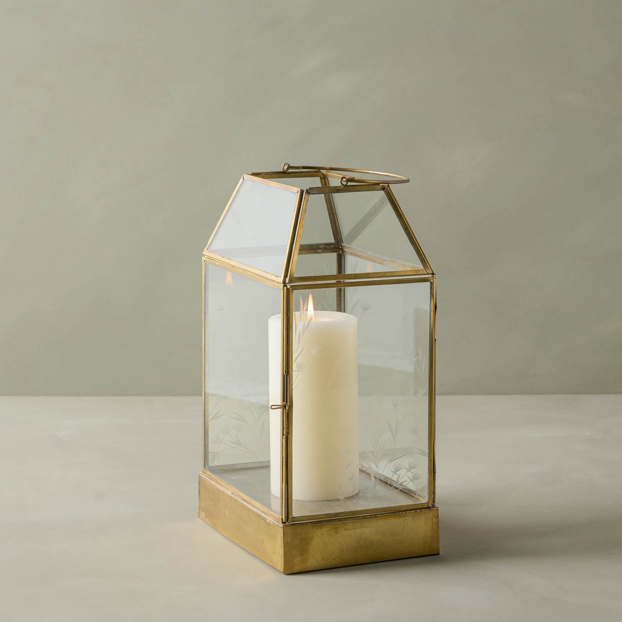 LNT-011: Glass Hurricane Lantern — Floral Rents