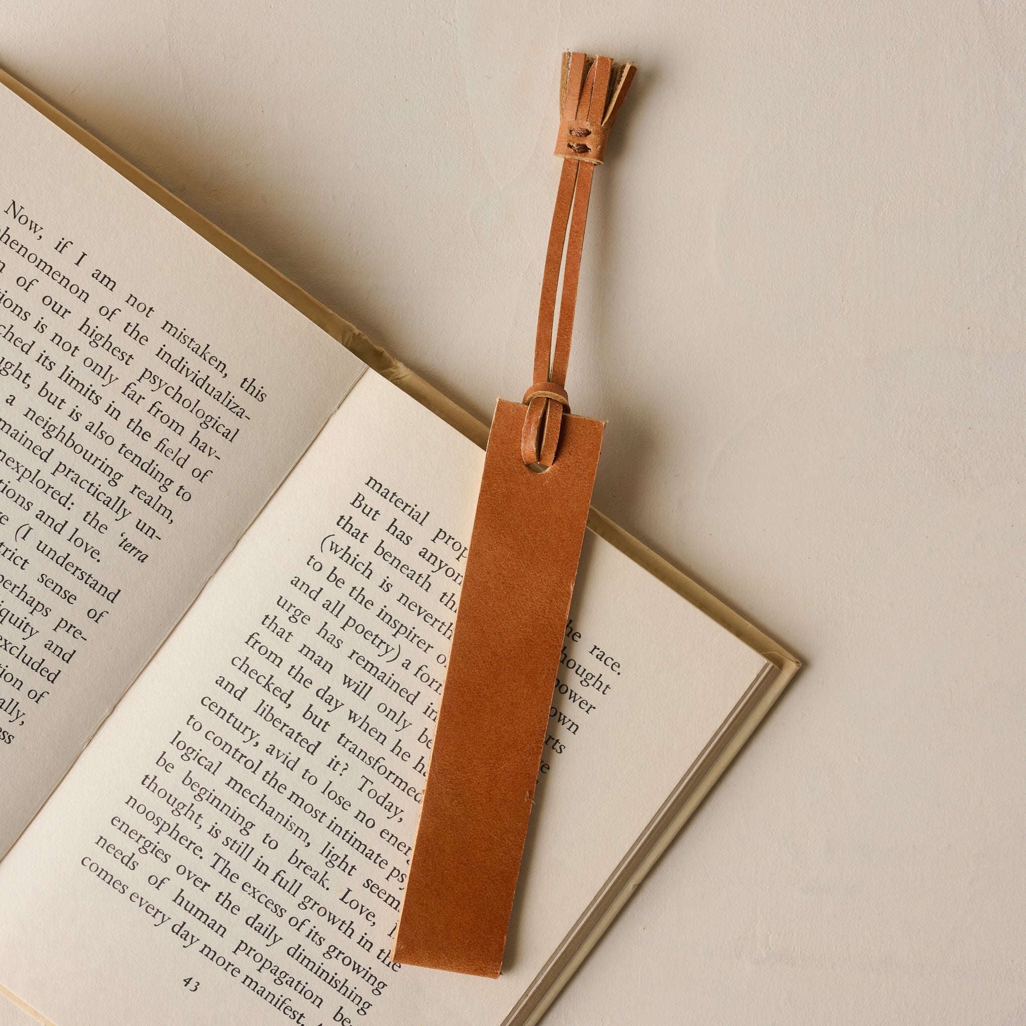 Custom leather bookmark with tassel - Hotel Gift Selection
