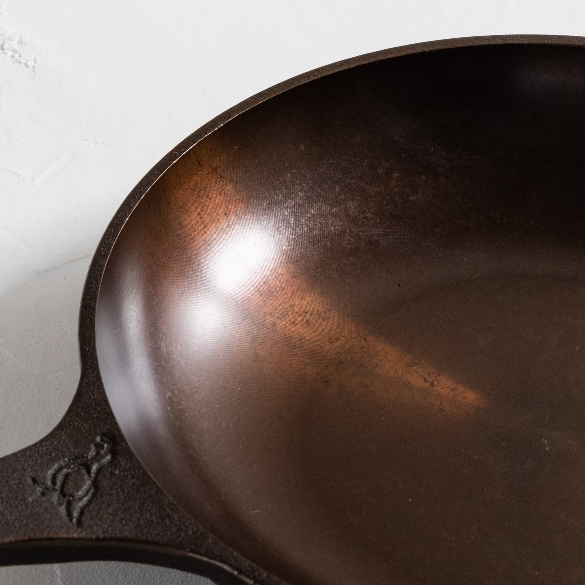 Smithey Cast Iron Skillet (No. 10) - Magnolia