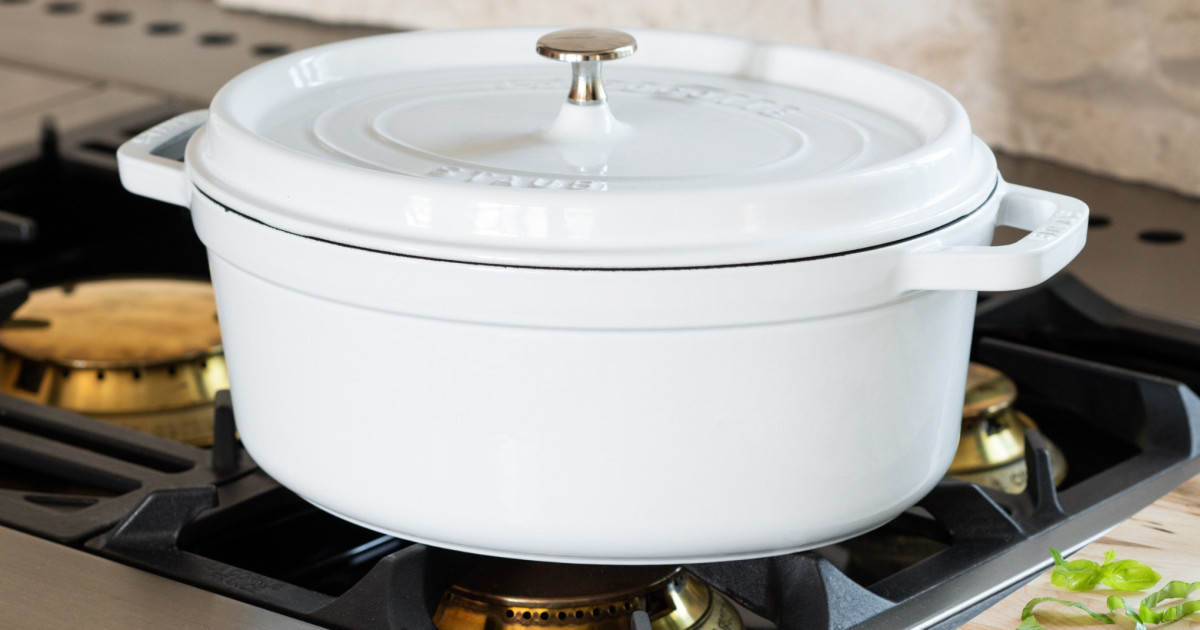 Staub Oval Cocotte - Magnolia